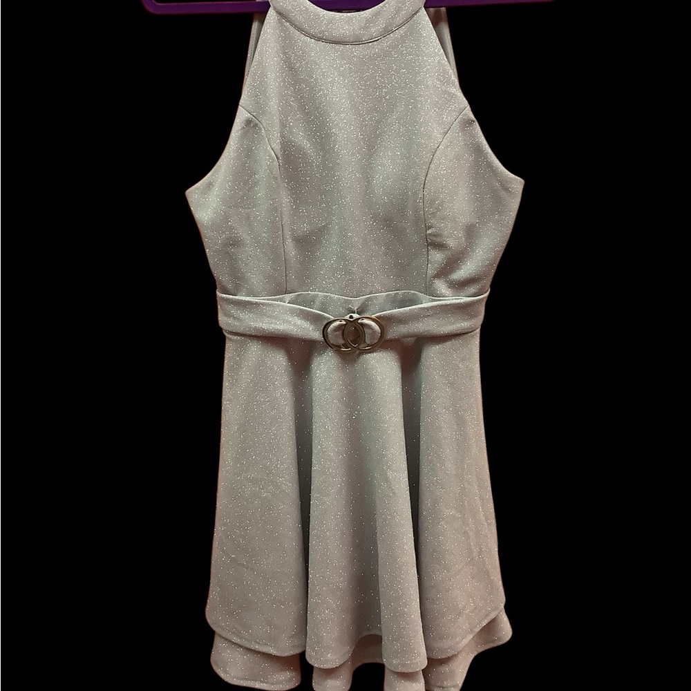 Elegant White Sleeveless Dress with Belt